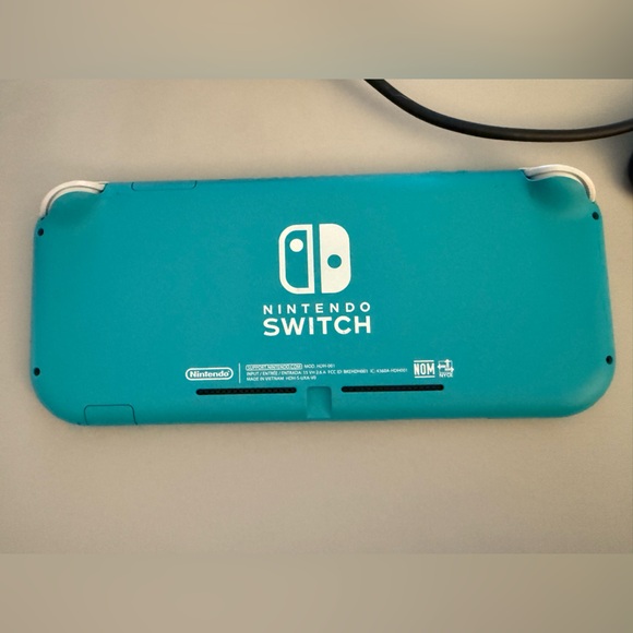 Turquoise Nintendo Switch - Picture 4 of 5